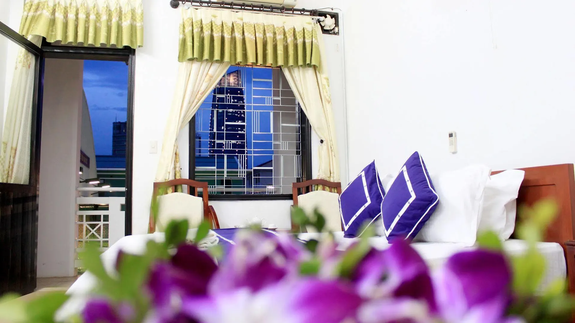 Ngoi Nha Xanh Hotel Da Nang Vietnam